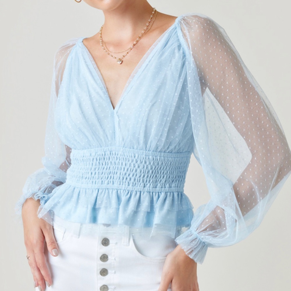 NWT francesca’s swiss dot & tulle peplum blouse with puff sleeves. Size M
